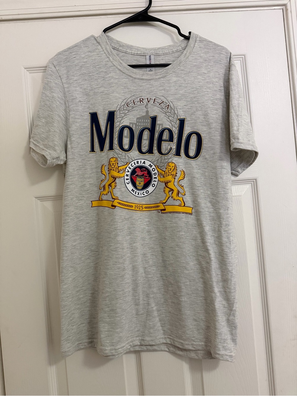 New Modelo Shirt - Picture 2 of 3